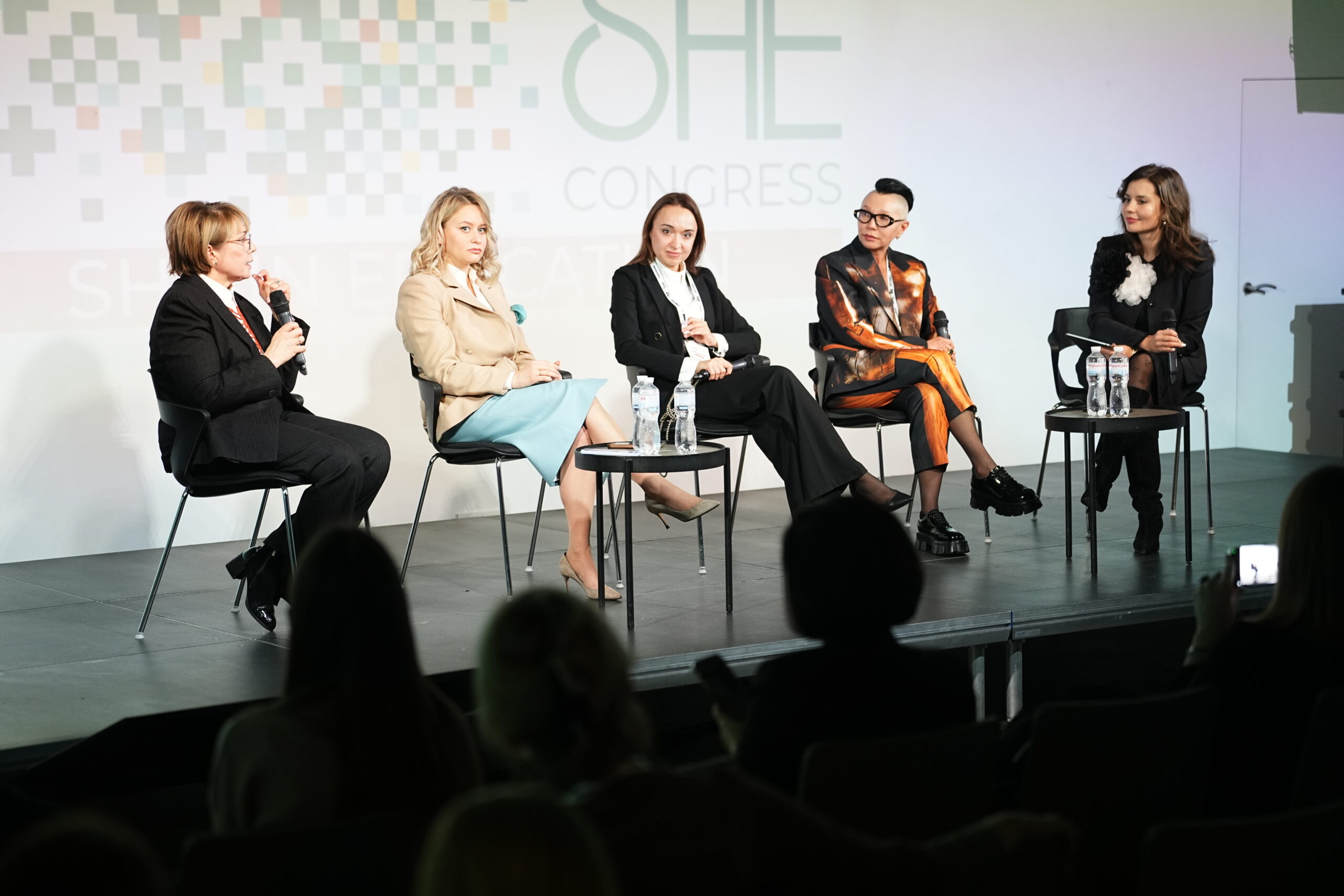 Панель She in Education