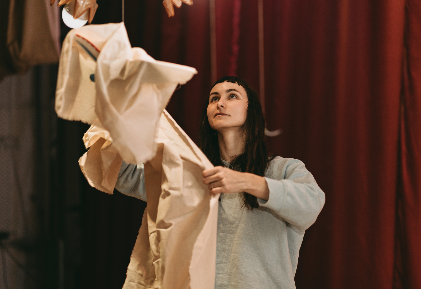 Якби людей можна було захистити, як пам’ятники. Художниця Галина Андрусенко показала перформанс «Захищені»