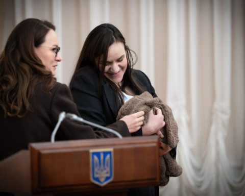 Міністерка культури Тетяна Бережна прийшла з новонародженою донькою на засідання уряду