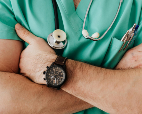 У Броварах акушер-гінеколог мацав груди пацієнтки, щоб заспокоїти