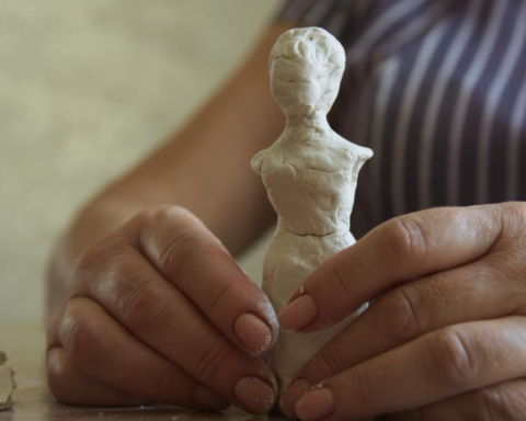 Аліса Коваленко і Марися Нікітюк знімають документальний фільм Сліди про воєнні злочини росії та боротьбу українок за справедливість