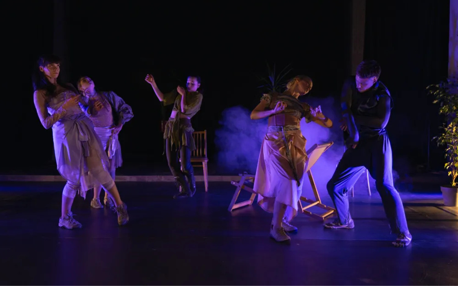 У Києві покажуть танцювальну виставу з жестовою мовою за мотивами текстів Олівії Ленґ