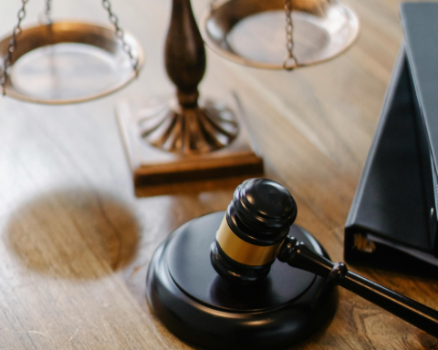 У Німеччині чоловіка, який ґвалтував непритомну дружину та знімав знущання на відео для публікації в інтернеті, засудили до 8,5 років в’язниці