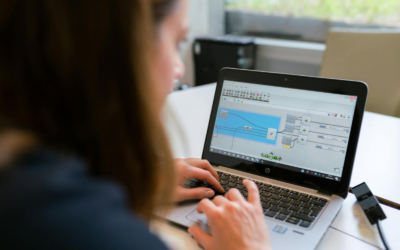 Жінки частіше відкривають ІТ-бізнес як ФОП, але втричі рідше стають керівницями — дослідження