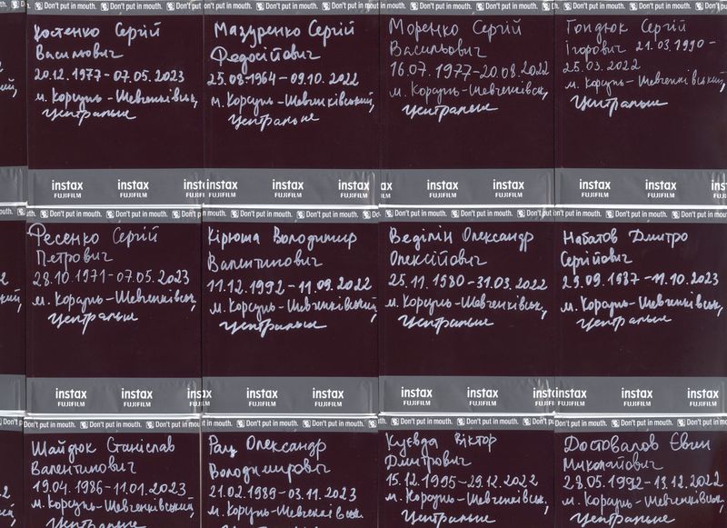 «Вікно пам’яті»: у київському метро відкрили інсталяцію про Хвилину мовчання та вшанування загиблих військових