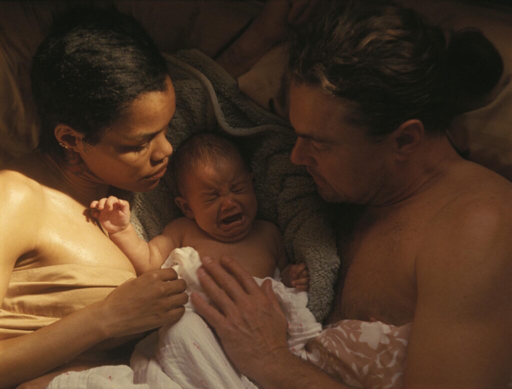 Матері на межі: Чому 2025 рік називають ключовим для переосмислення досвіду материнства у Голлівуді 