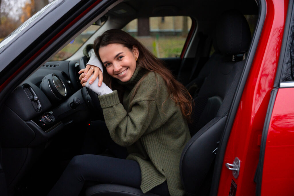 Дозволь собі сама: Чому жінки обирають кермо замість пасажирського крісла