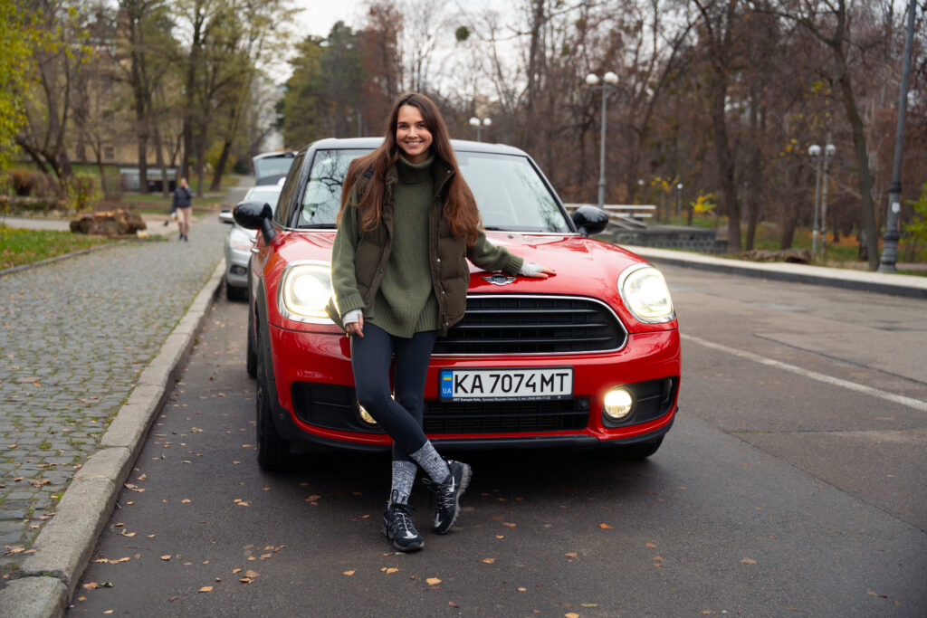Дозволь собі сама: Чому жінки обирають кермо замість пасажирського крісла