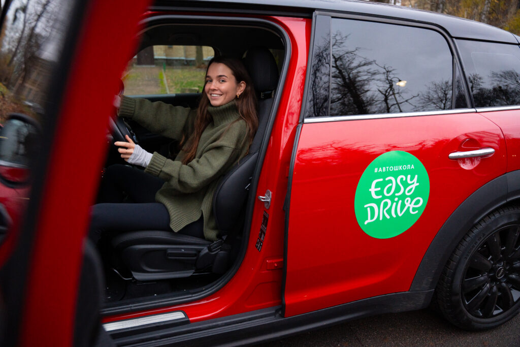 Дозволь собі сама: Чому жінки обирають кермо замість пасажирського крісла