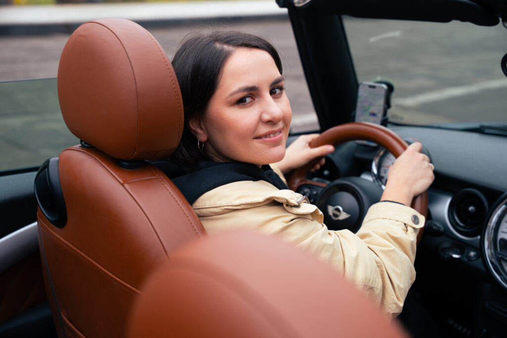 Дозволь собі сама: Чому жінки обирають кермо замість пасажирського крісла