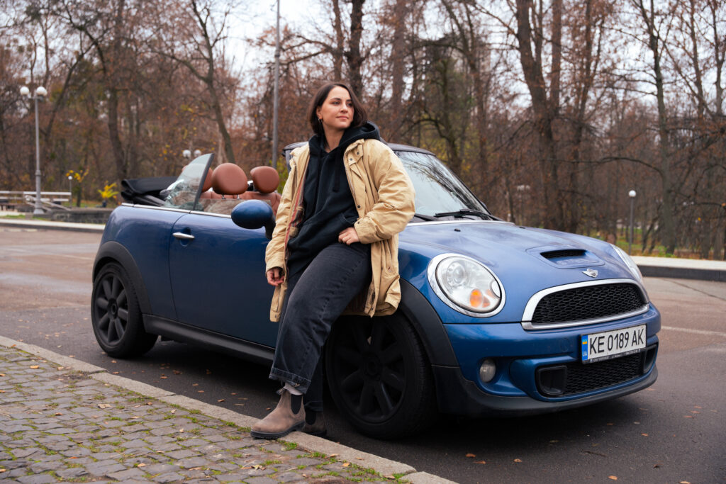 Дозволь собі сама: Чому жінки обирають кермо замість пасажирського крісла