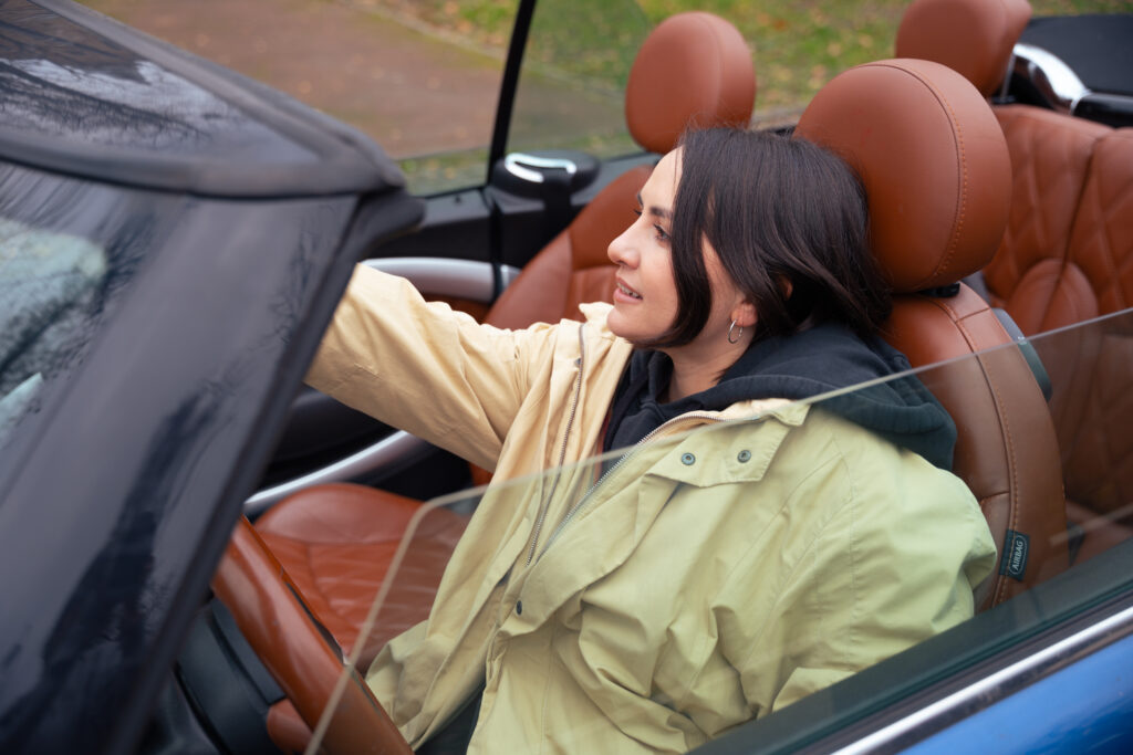 Дозволь собі сама: Чому жінки обирають кермо замість пасажирського крісла