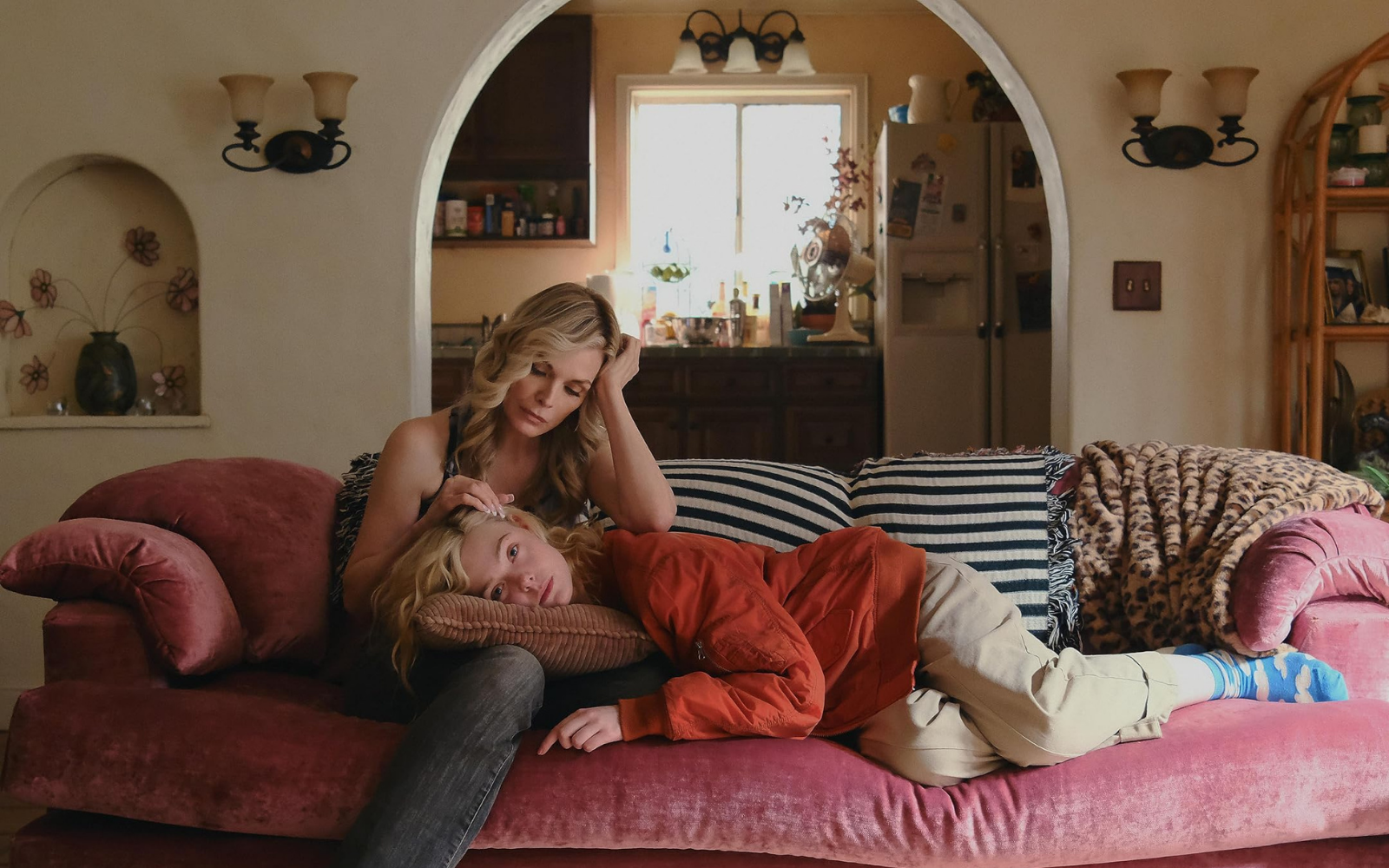 OnlyFans, материнство та реслінг: з’явились перші кадри серіалу «У Марго проблеми з грошима» з Ель Феннінг, Ніколь Кідман і Мішель Пфайффер