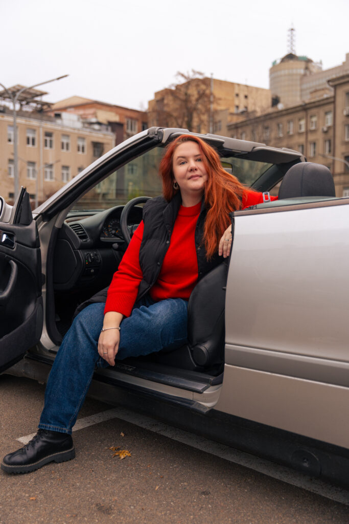 Дозволь собі сама: Чому жінки обирають кермо замість пасажирського крісла