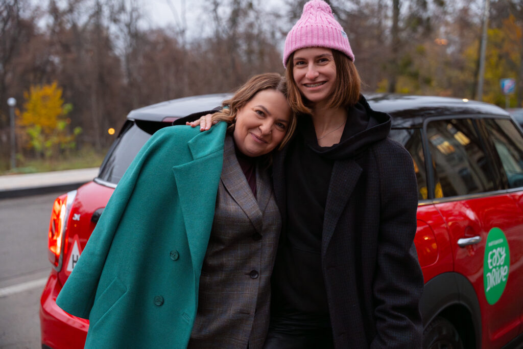 Дозволь собі сама: Чому жінки обирають кермо замість пасажирського крісла