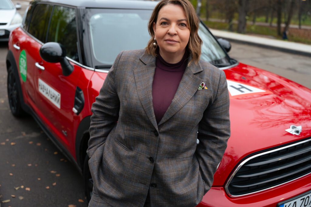 Дозволь собі сама: Чому жінки обирають кермо замість пасажирського крісла