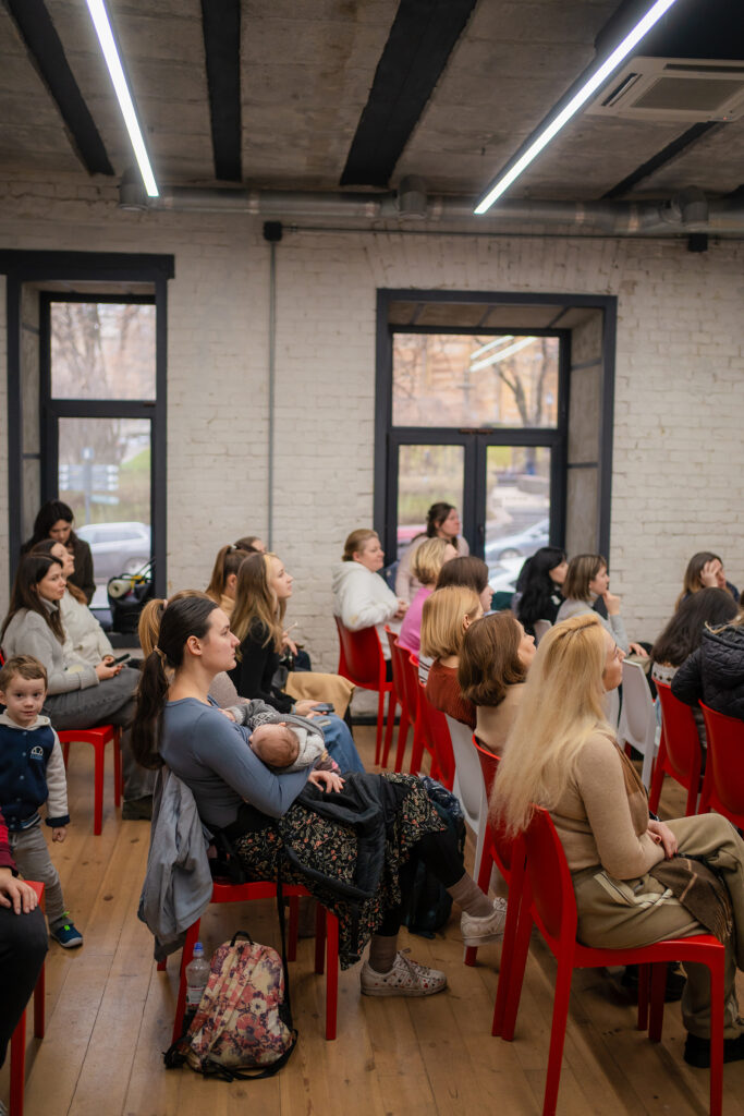 Безбар'єрне материнство. Як зробити країну доступною для мам