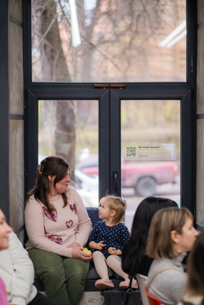 Безбар'єрне материнство. Як зробити країну доступною для мам