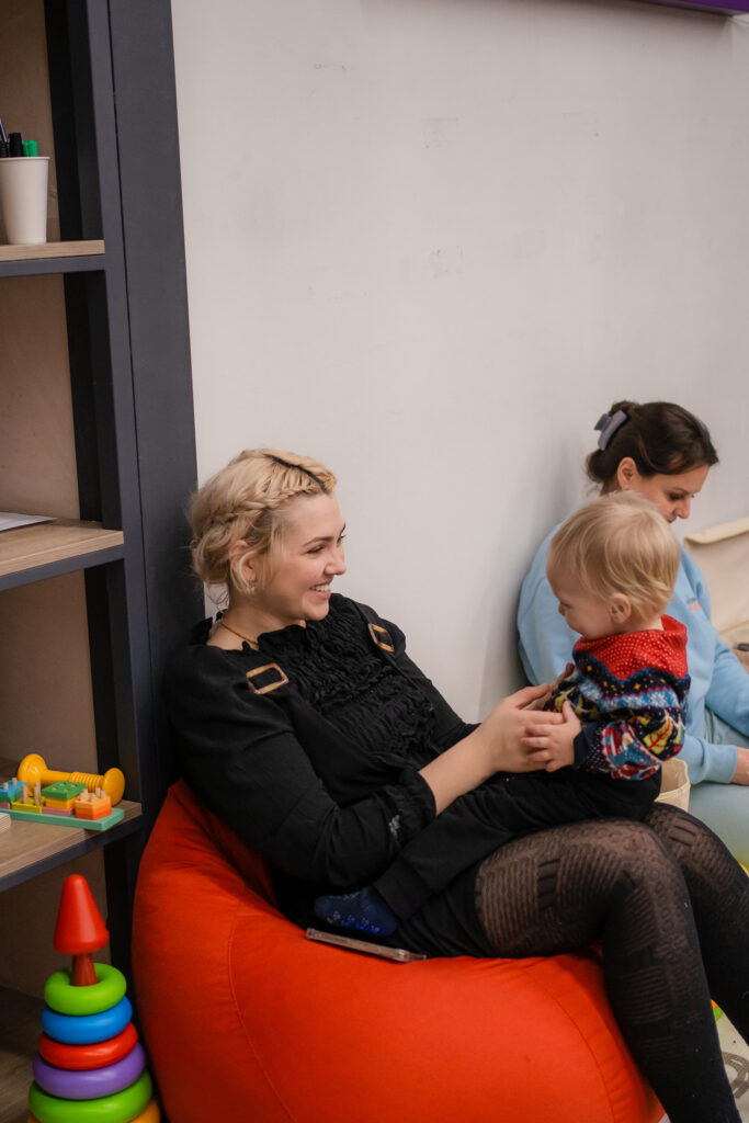 Безбар'єрне материнство. Як зробити країну доступною для мам