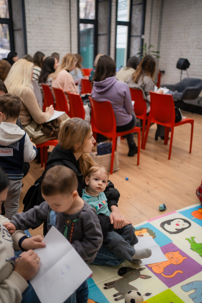 Безбар'єрне материнство. Як зробити країну доступною для мам