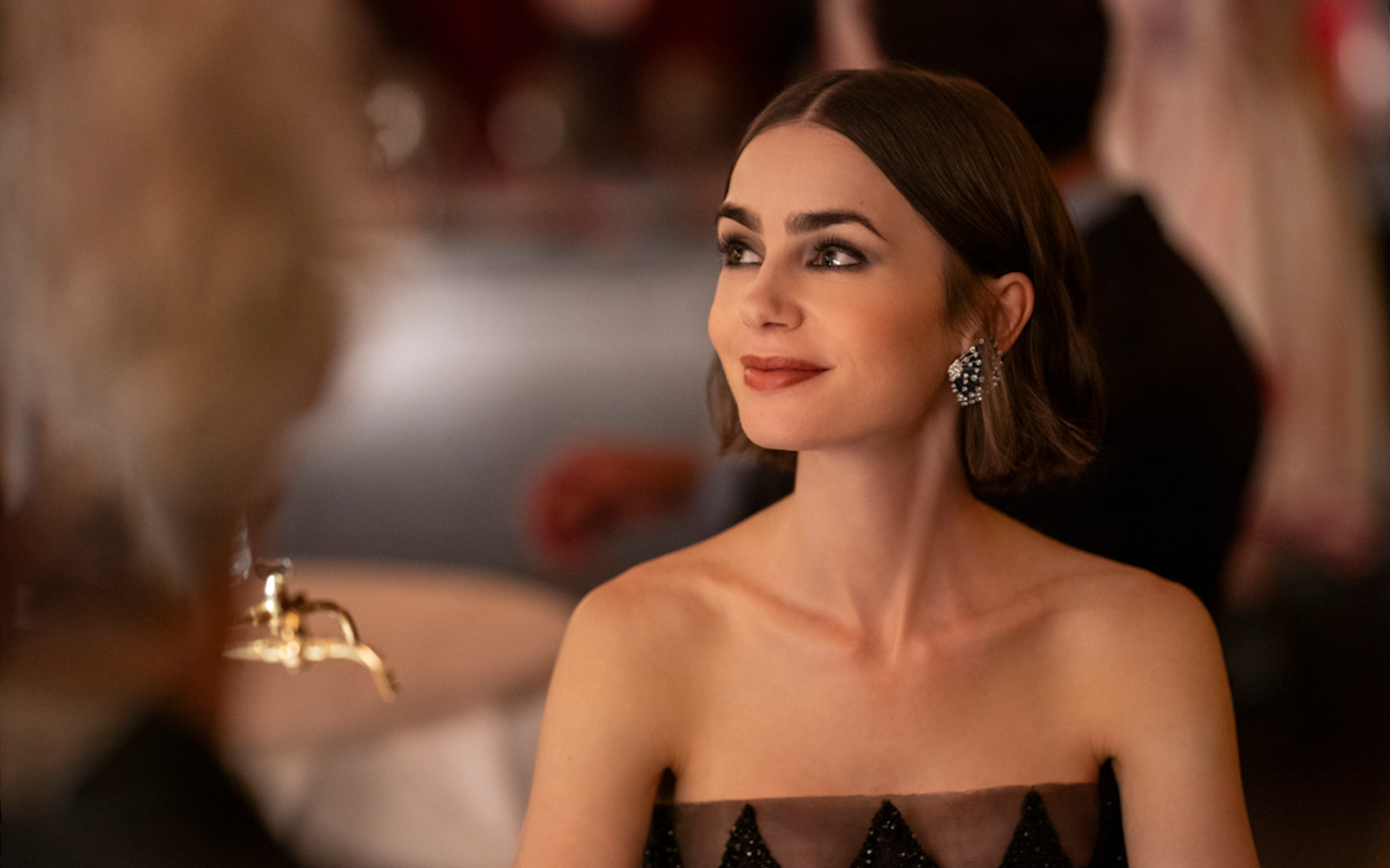 Серіал Емілі в Парижі продовжили на шостий сезон