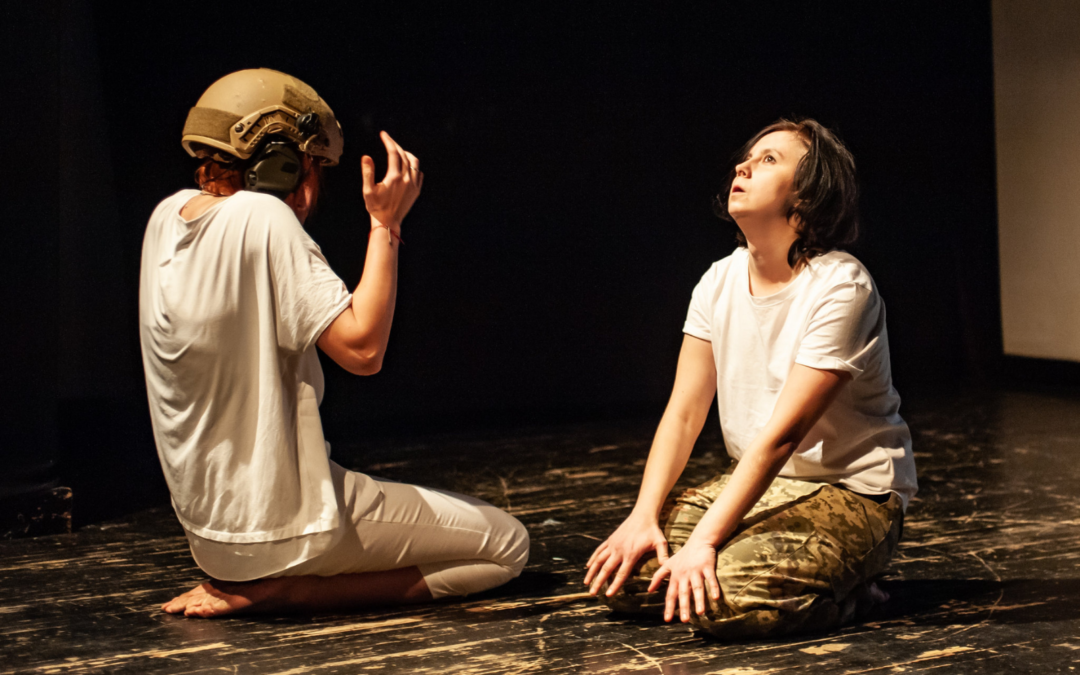 Автобіографічні історії жінок у документально-тілесному перформансі: у Києві покажуть виставу «Перетравлення»