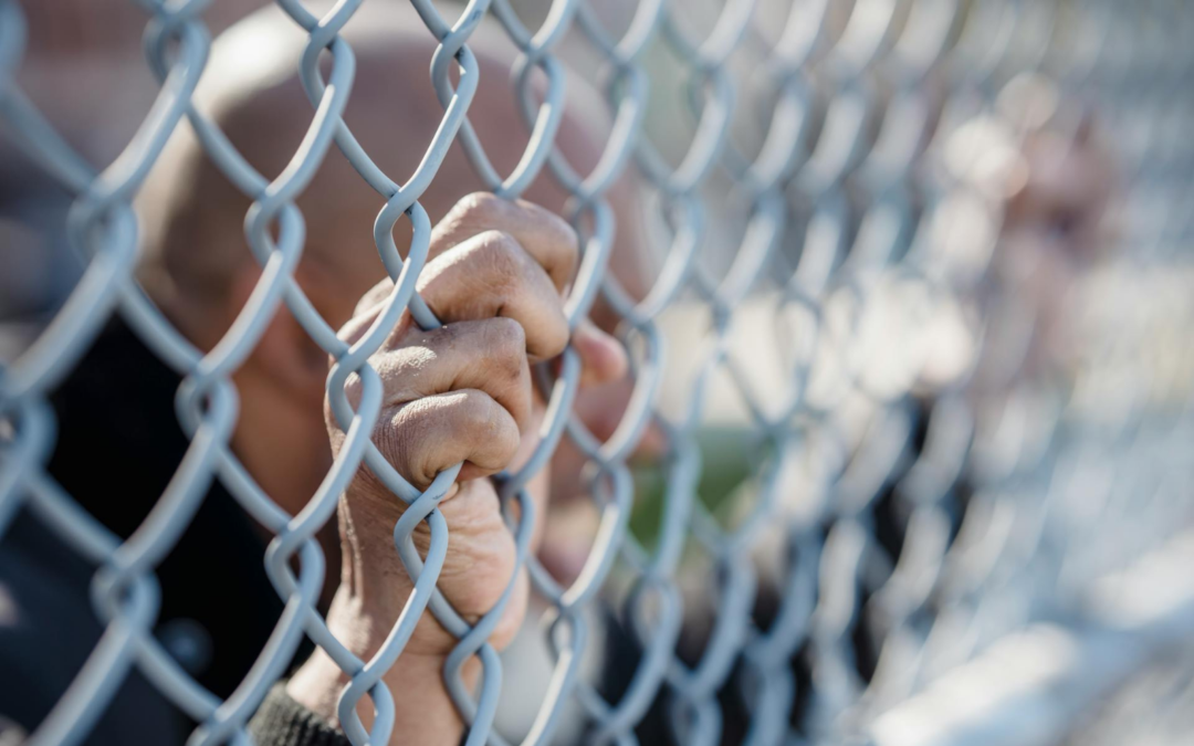 В Одесі чоловіка засудили до довічного ув’язнення за зґвалтування та розбещення 10 дівчат