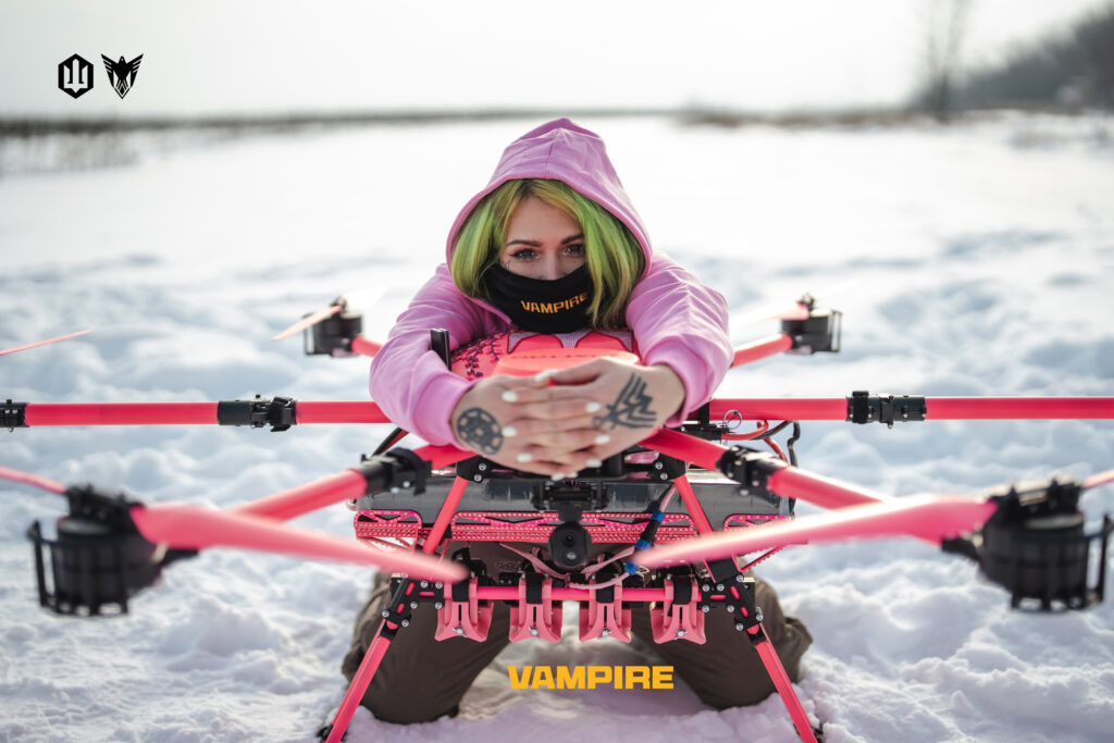 Рожевий Vampire для «Гарпій»: перший жіночий підрозділ БпЛА отримав унікальний дрон-талісман