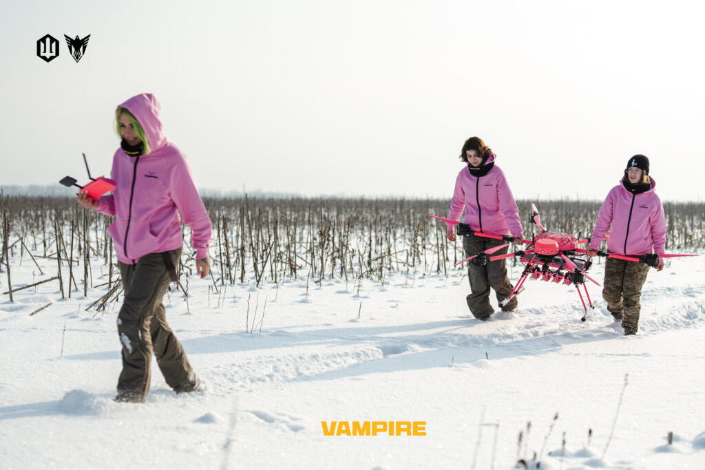 Рожевий Vampire для «Гарпій»: перший жіночий підрозділ БпЛА отримав унікальний дрон-талісман