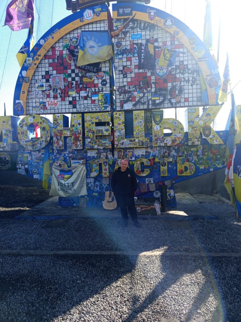 «Не знаю, чи я нормальна мама: поїхати і лишити найдорожче — своїх дітей». Інтерв’ю з бойовою медикинею «Кудряшкою»