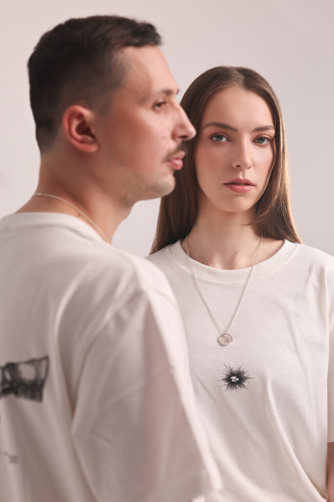 Бренд прикрас Ptashka та Служба супроводу «Азову» випустили лімітовану підвіску на підтримку поранених і звільнених із полону 2 Бренд прикрас Ptashka та Служба супроводу «Азову» випустили лімітовану підвіску на підтримку поранених і звільнених із полону