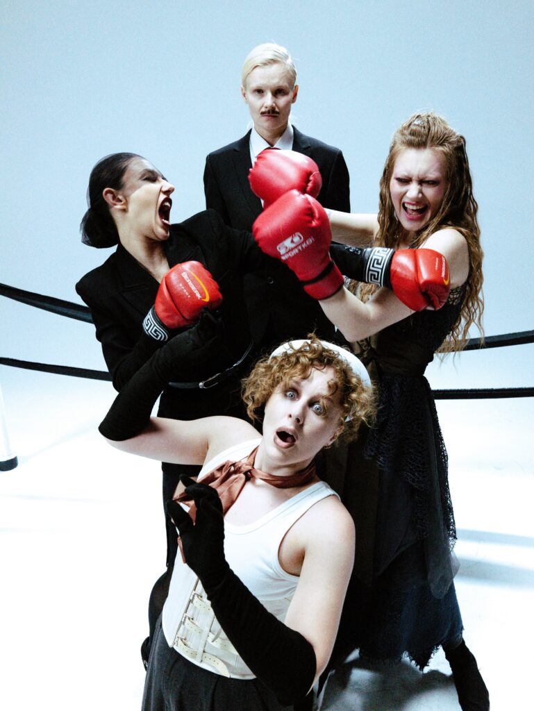 «Ми всі трохи Орландо». Марина Кошкіна про пошук ідентичності, жіночу солідарність і театр сьогодні 4 «Ми всі трохи Орландо». Марина Кошкіна про пошук ідентичності, жіночу солідарність і театр сьогодні