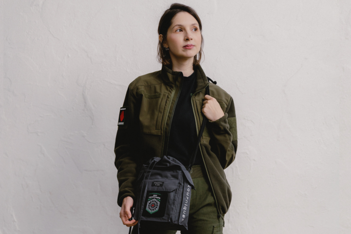 Бренд S-cape та «Госпітальєри» випустили сумку з окремим відділенням для турнікета, щоб зібрати кошти на підтримку батальйону