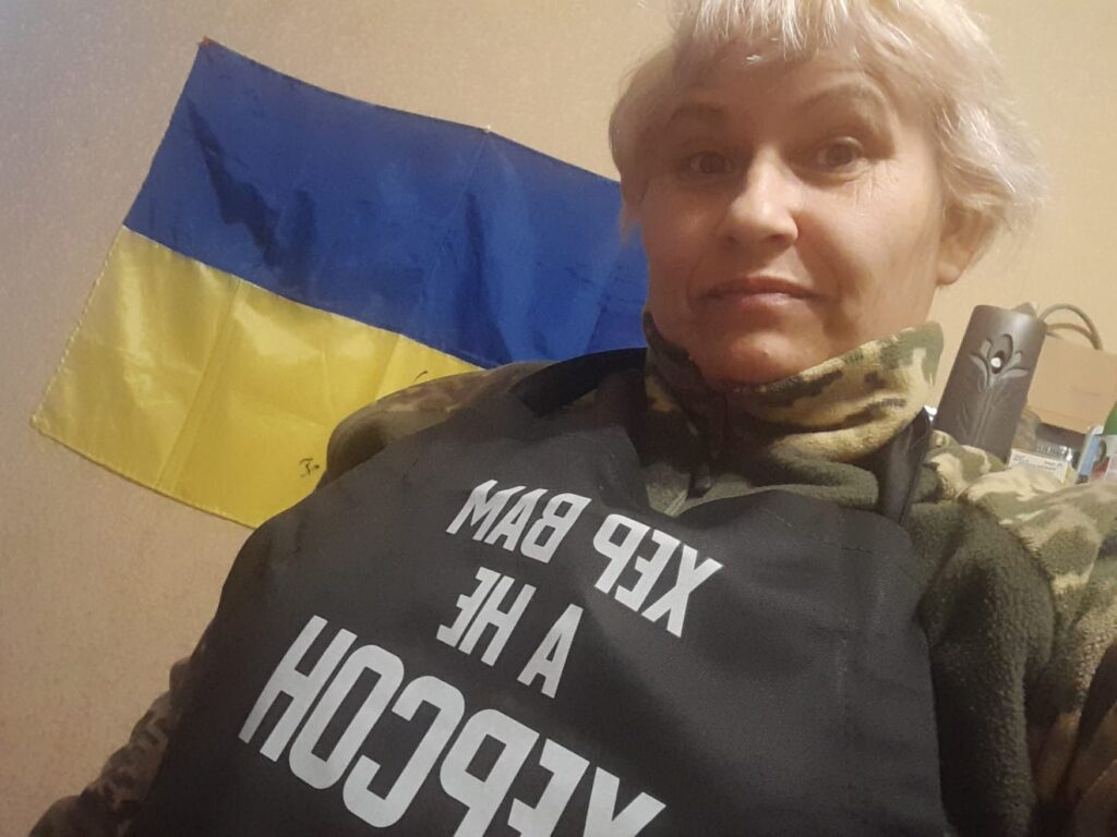 «Не знаю, чи я нормальна мама: поїхати і лишити найдорожче — своїх дітей». Інтерв’ю з бойовою медикинею «Кудряшкою»