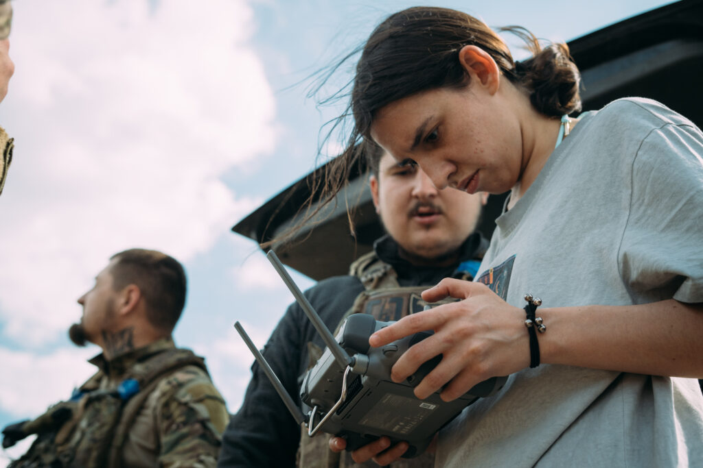 «У смерті плани». Співачка Lely45 після поїздки на фронт записала пісню про морпіхів 36-ї бригади