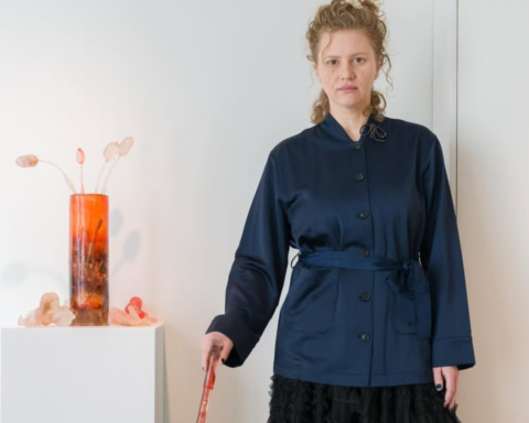 Українська мисткиня Марія Куліковська покаже на Мальтійській бієнале проєкт «Кулі Квітів»