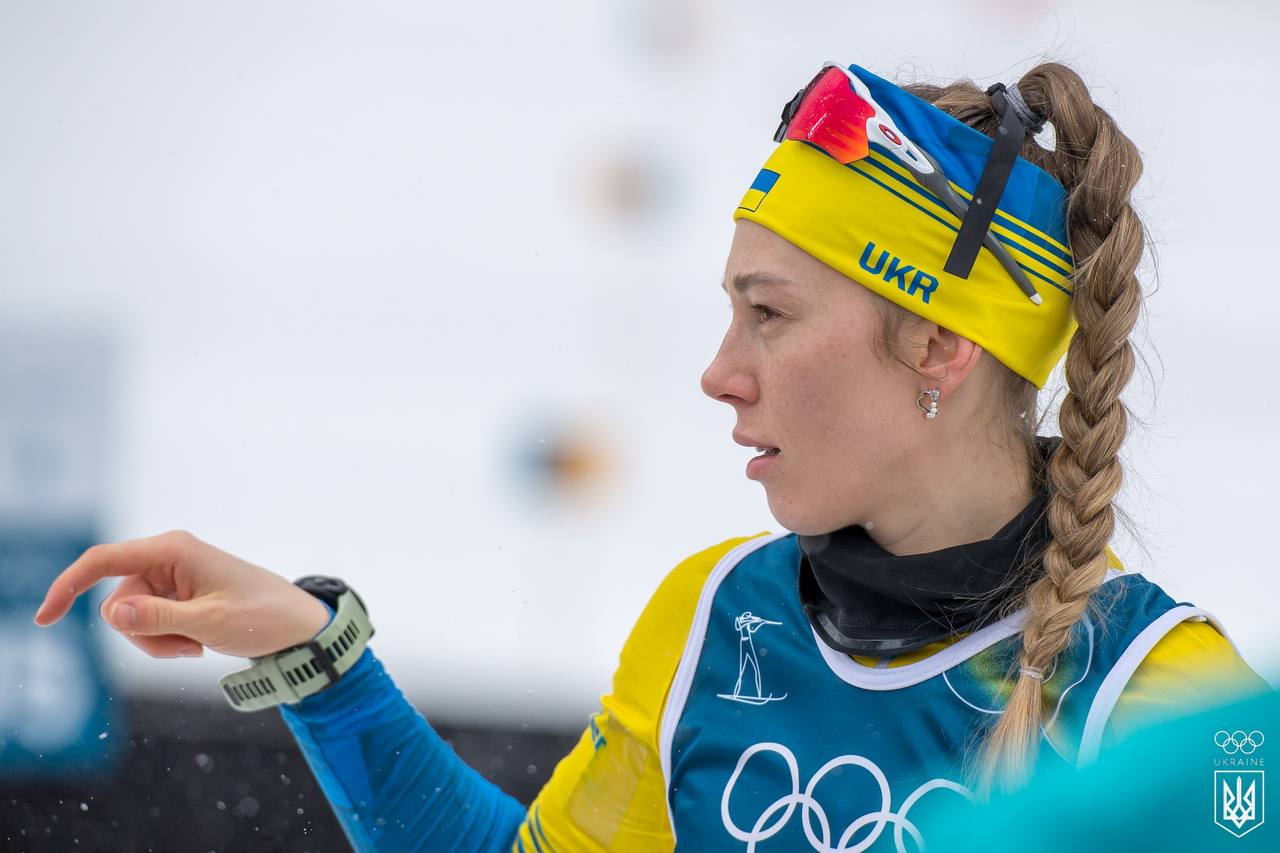 Українські біатлоністки вийшли на спринт Олімпіади-2026 з чорними стрічками на знак пам’яті про загиблих спортсменів 3 Українські біатлоністки вийшли на спринт Олімпіади-2026 з чорними стрічками на знак пам’яті про загиблих спортсменів