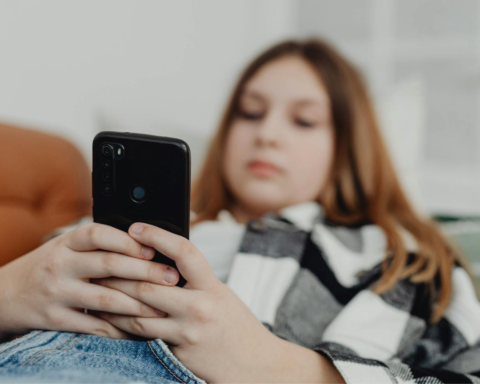 Щонайменше 1,2 мільйона дітей повідомили, що їхні фото використали для створення сексуальних дипфейків за допомогою ШІ