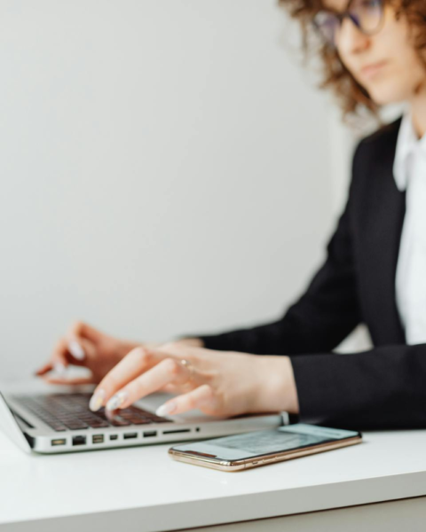 Happy Monday впроваджує фемінітиви у фільтри пошуку вакансій