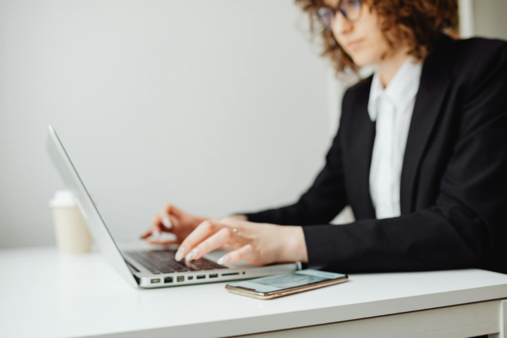 Happy Monday впроваджує фемінітиви у фільтри пошуку вакансій