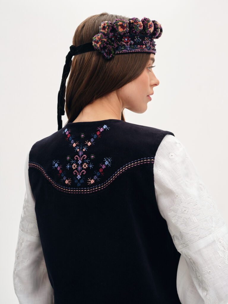 Бренд SVARGA випустив колекцію «Гуцулія», присвячену Парасці Плитці-Горицвіт 9 Бренд SVARGA випустив колекцію «Гуцулія», присвячену Парасці Плитці-Горицвіт