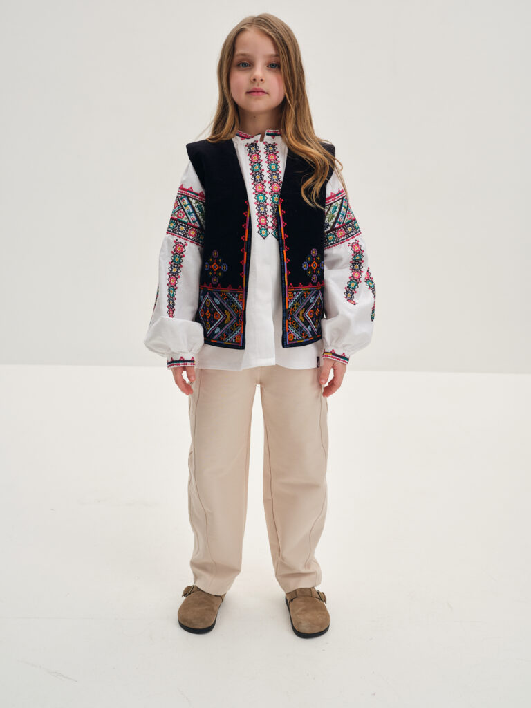 Бренд SVARGA випустив колекцію «Гуцулія», присвячену Парасці Плитці-Горицвіт 4 Бренд SVARGA випустив колекцію «Гуцулія», присвячену Парасці Плитці-Горицвіт