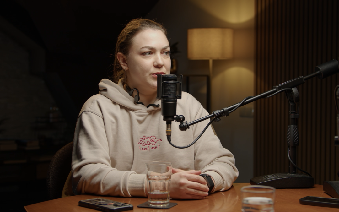 «Досі є стереотипи, що підеш на завод, де холодно та працюють одні мужики». Ксенія Семенова у подкасті «На її плечах»