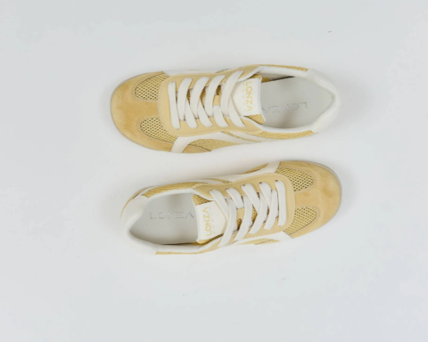 жовті кросівки