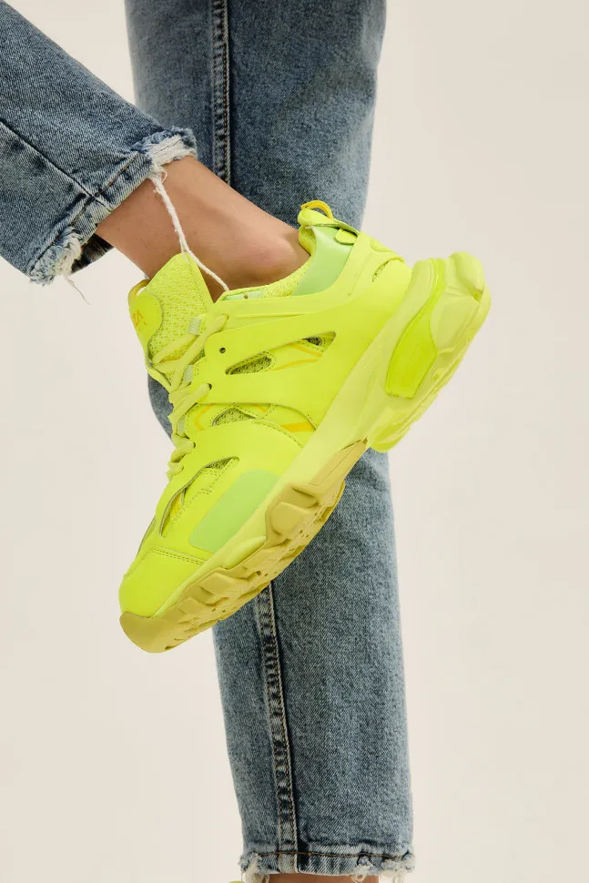 жовті кросівки