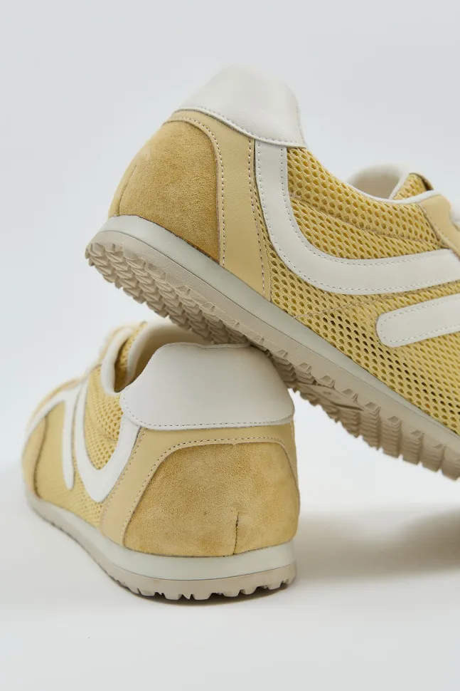 жовті кросівки