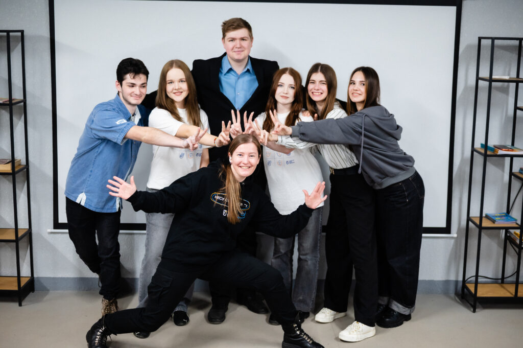 Підлітків найкраще розуміють інші підлітки