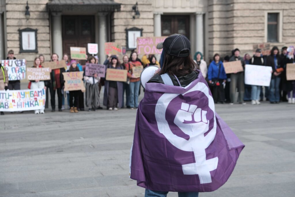 «Цивільний кодекс — крок назад, не допустимо відкат»: у Львові провели акцію на захист прав жінок