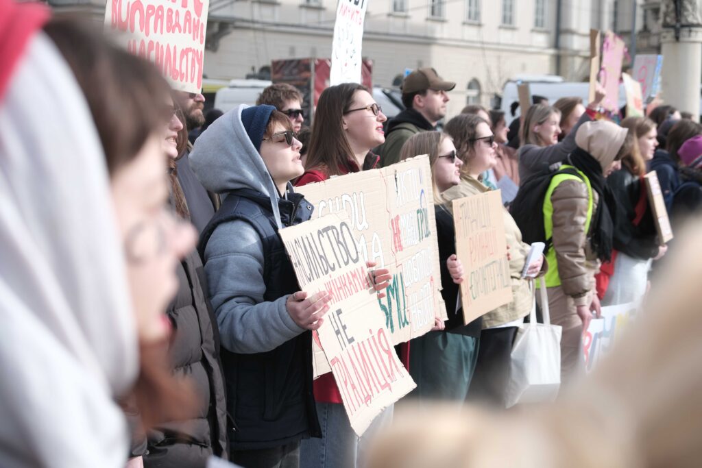 «Цивільний кодекс — крок назад, не допустимо відкат»: у Львові провели акцію на захист прав жінок