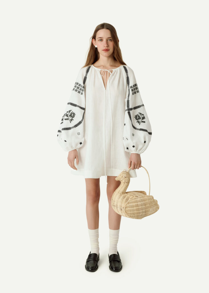 Український наїв та вишивка хрестиком: GUNIA презентує велику великодню колекцію «Щебіт»